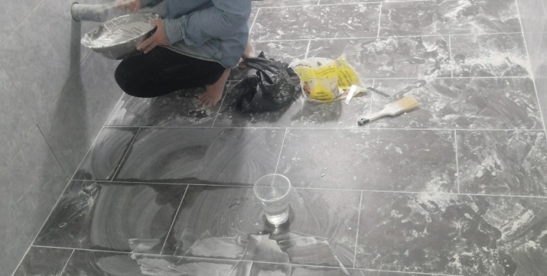 Thi công ốp nền Wc theo phong cách chử Công.